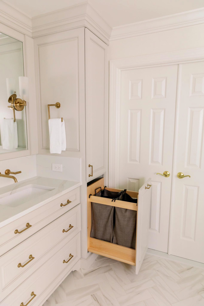 Example of a transitional home design design in Baltimore