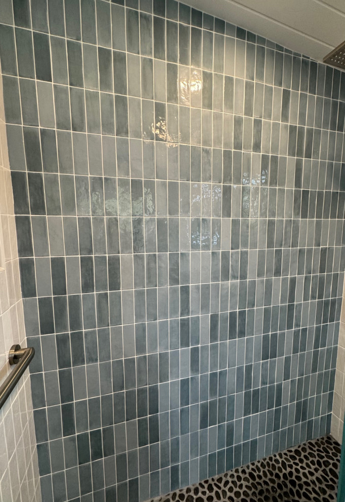 Stacked Tile Master Bathroom in El Cerrito