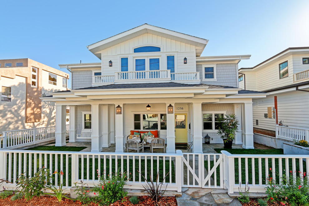 Design ideas for a beach style exterior in Los Angeles.