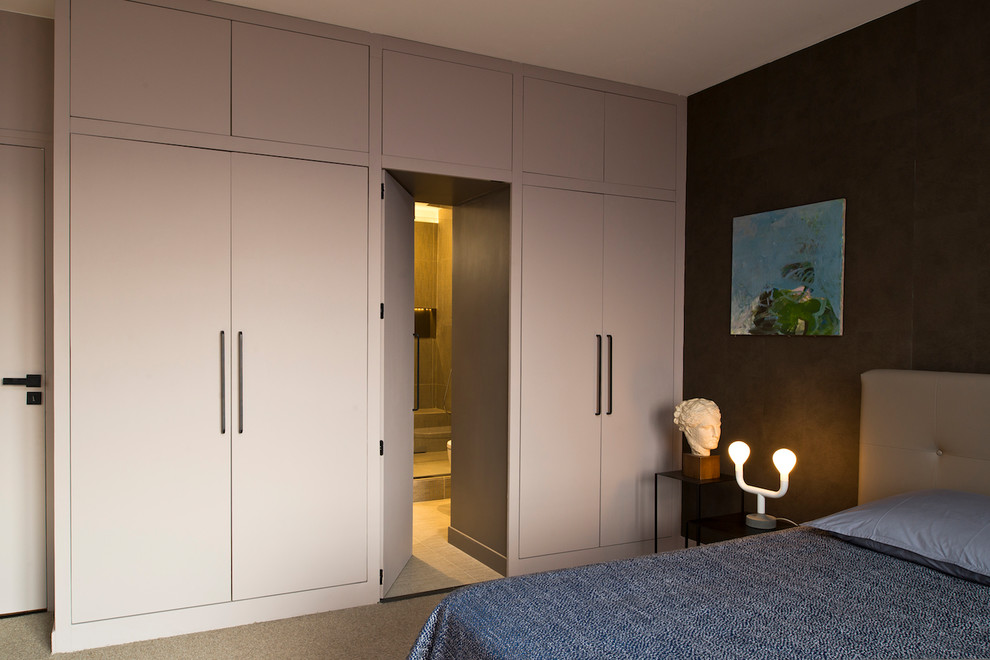 Photo of a contemporary bedroom in Rennes.