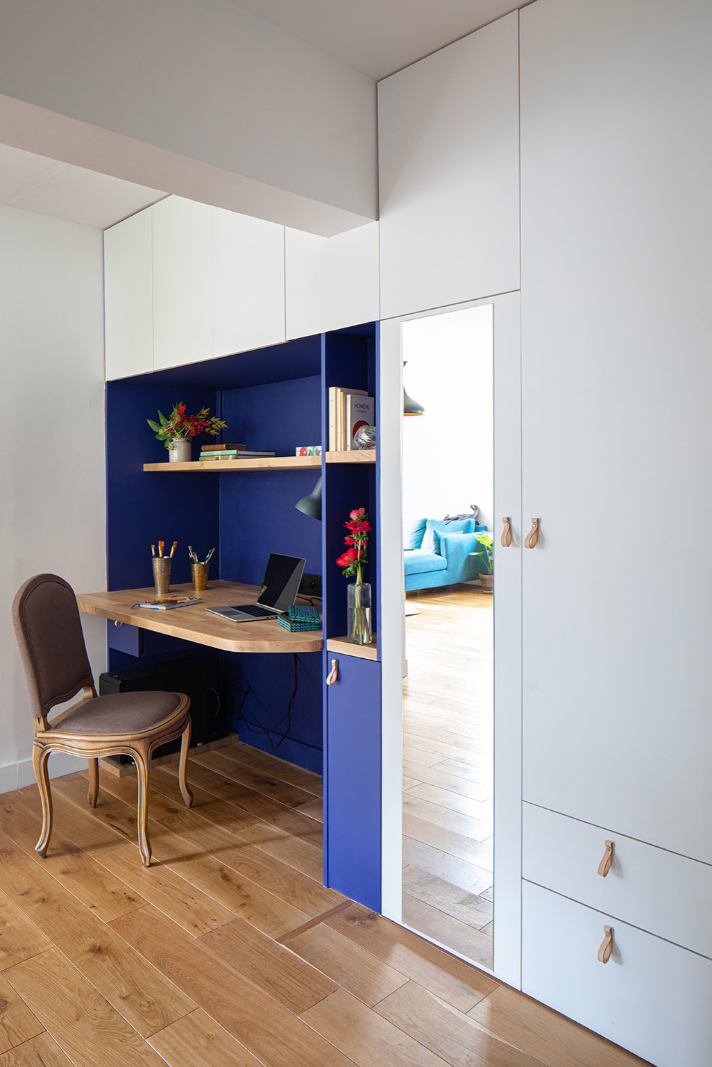 bureau design et fonctionnel réalisé sur mesure dans une entrée