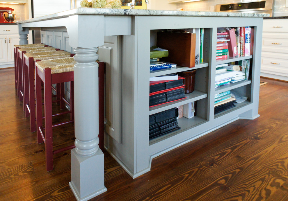Kitchen - transitional kitchen idea in Atlanta