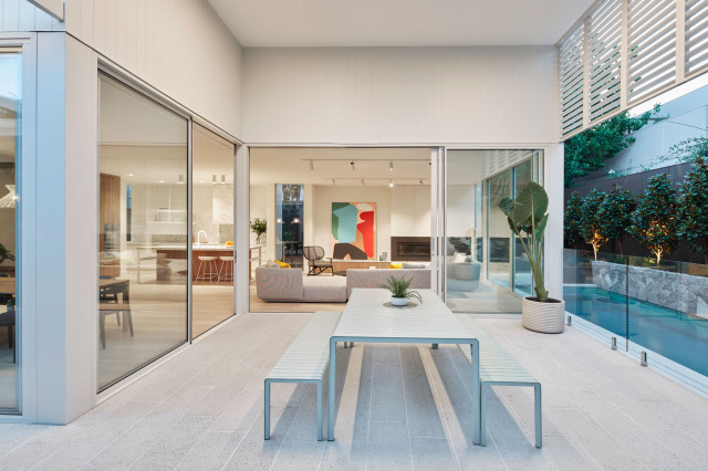 Collis, Brighton East contemporary-koek