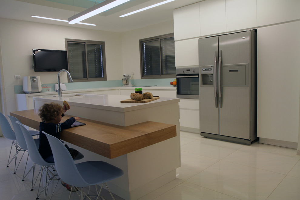 Inspiration for a modern kitchen in Tel Aviv.