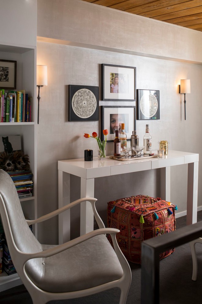 Example of a transitional home design design in Charlotte