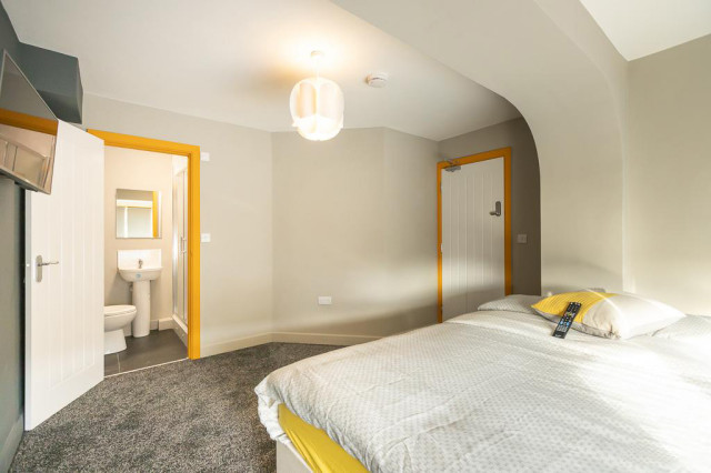 HMO (Home for Multiple Occupancy) contemporaneo-camera-da-letto