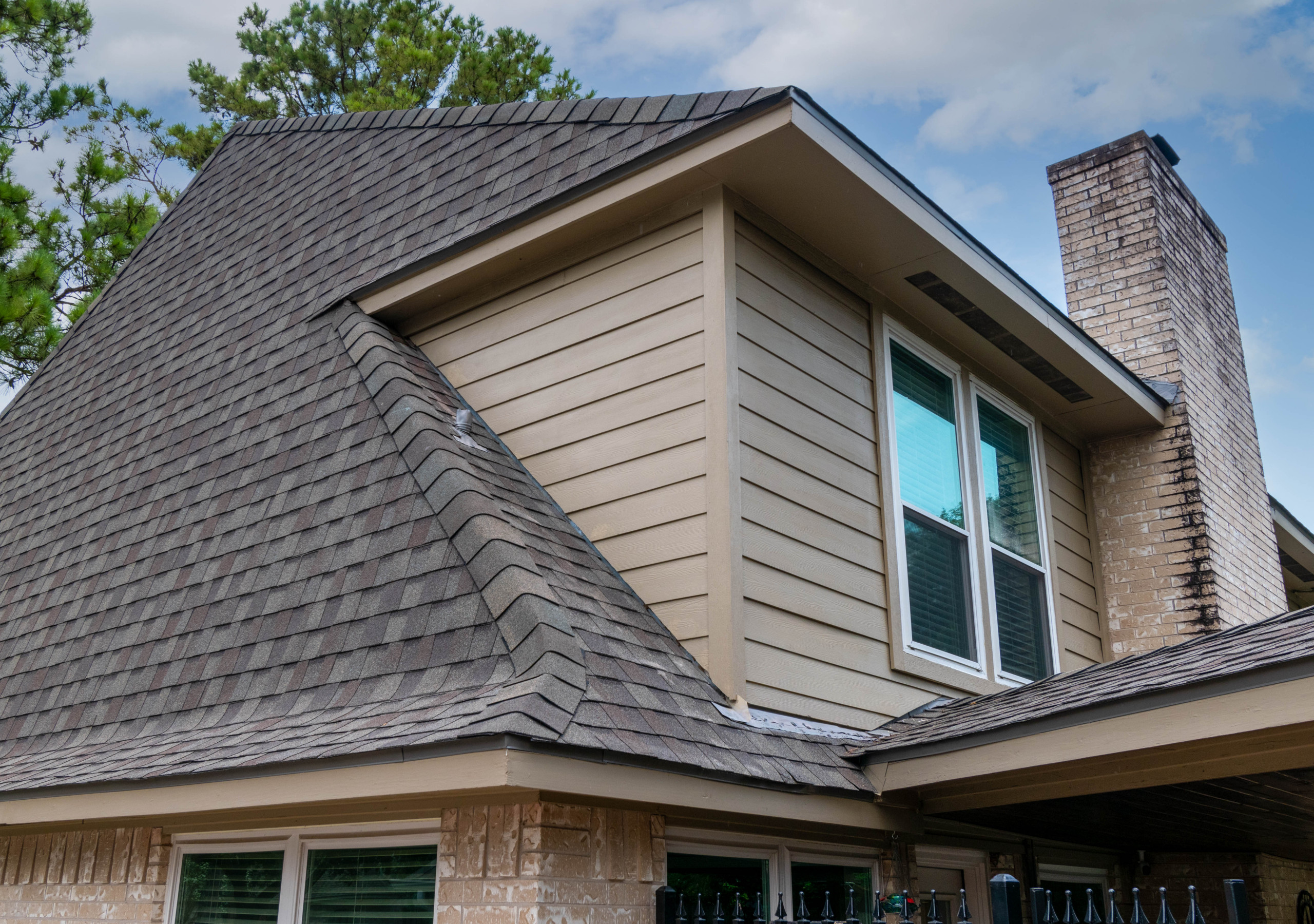 This home was re-sided within the last 10 years with Hardie but the contractor cut corners and used hardboard trim to save a few dollars. We came in and replaced the window and vertical trims with Har