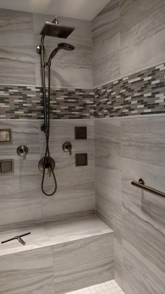 Example of a transitional home design design in Milwaukee