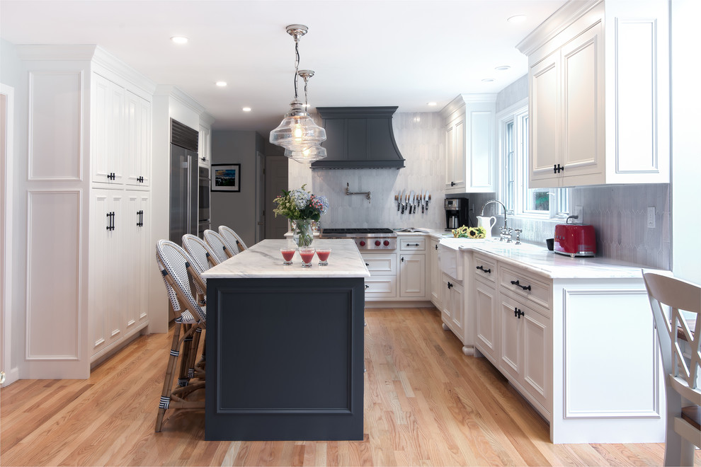 Kitchen - transitional kitchen idea in Boston