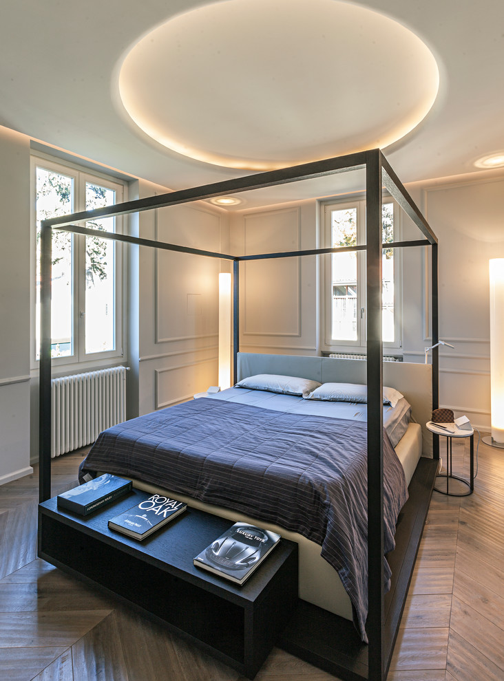 Inspiration for a transitional bedroom in Milan.