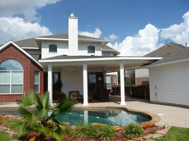 Example of a classic home design design in Houston