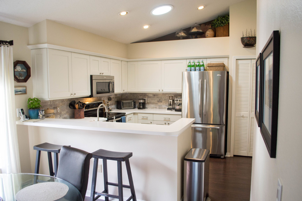 Kitchen - transitional kitchen idea in Tampa