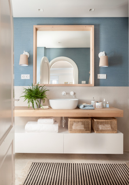 VIVIENDA CON TERRAZA EN VITORIA coastal-bathroom