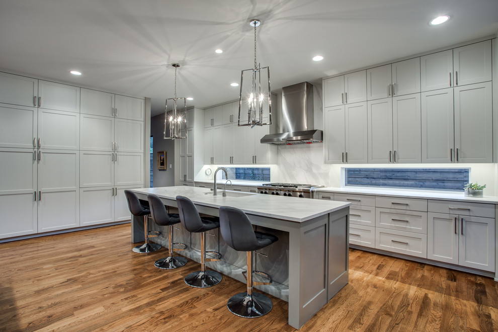 Transitional kitchen photo in Dallas