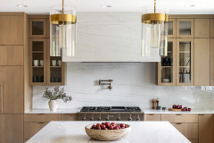 10 Kitchens With Beautiful Slab Backsplashes