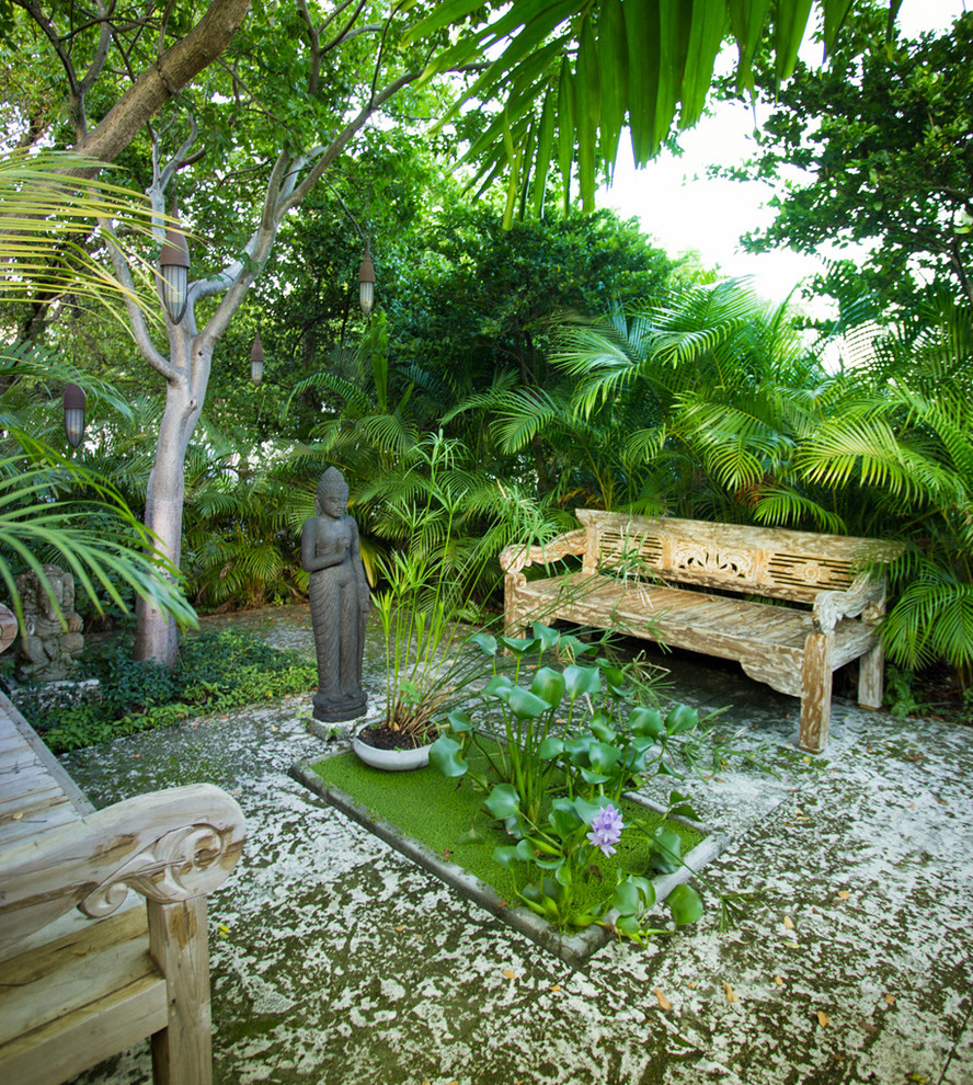 This is an example of an asian patio in Miami.