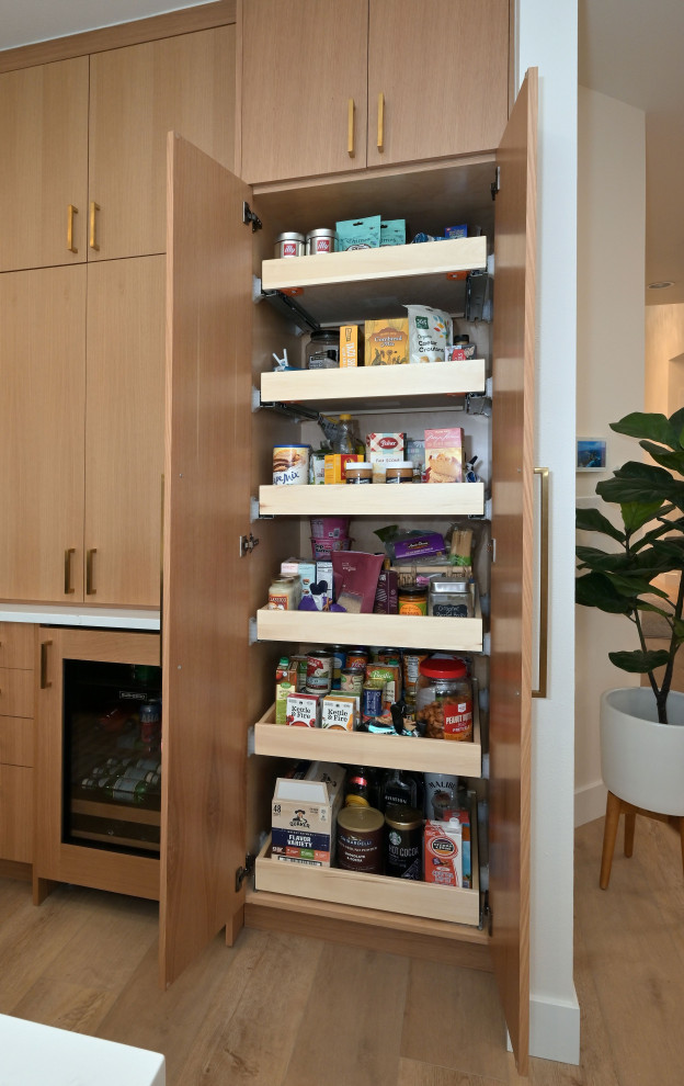 Transitional kitchen photo in Seattle