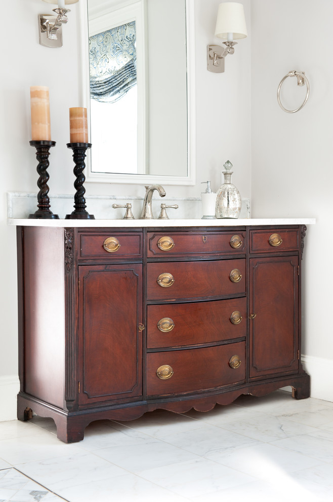 Example of a classic bathroom design in Boston