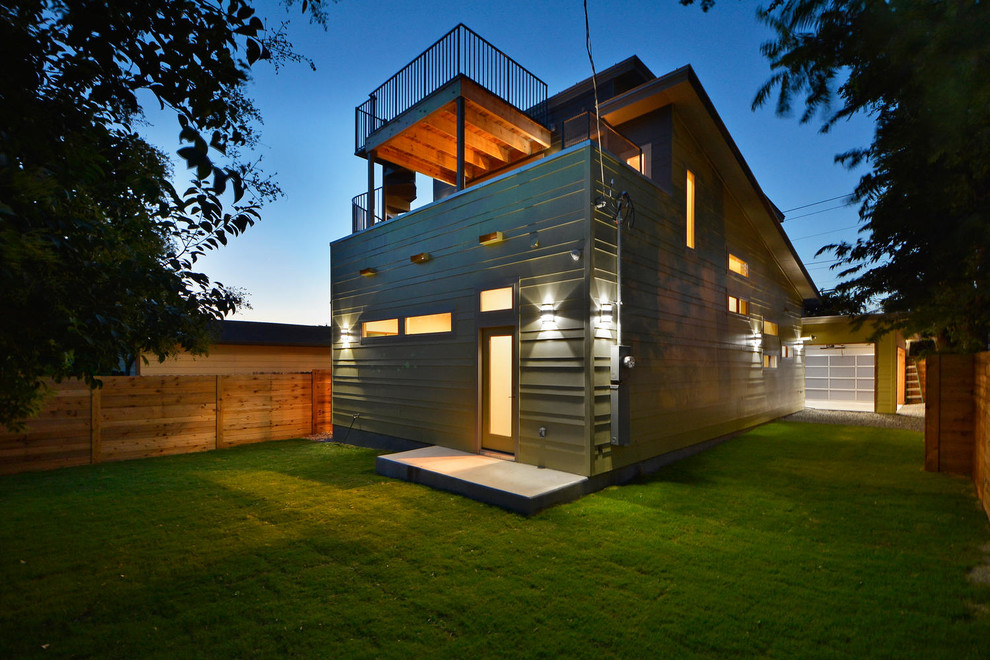 Example of a minimalist home design design in Austin