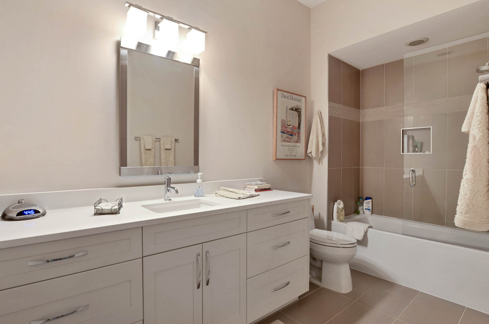 Example of a mid-sized transitional ceramic tile, beige floor and single-sink bathroom design in Tampa with shaker cabinets, white cabinets, a one-piece toilet, an undermount sink, quartz countertops, white countertops and a built-in vanity