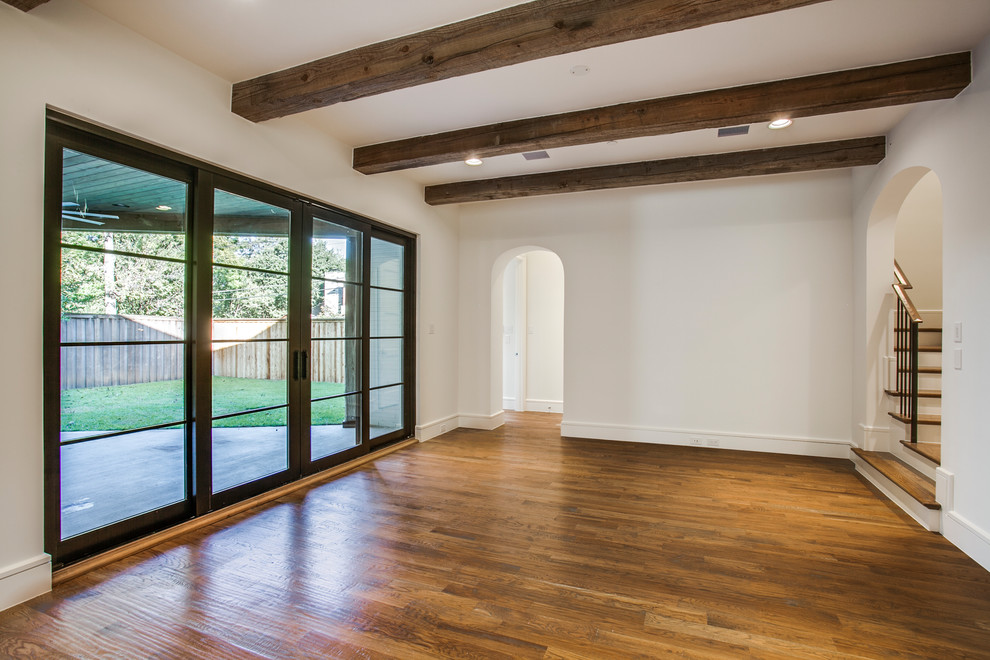 Example of a transitional home design design in Dallas