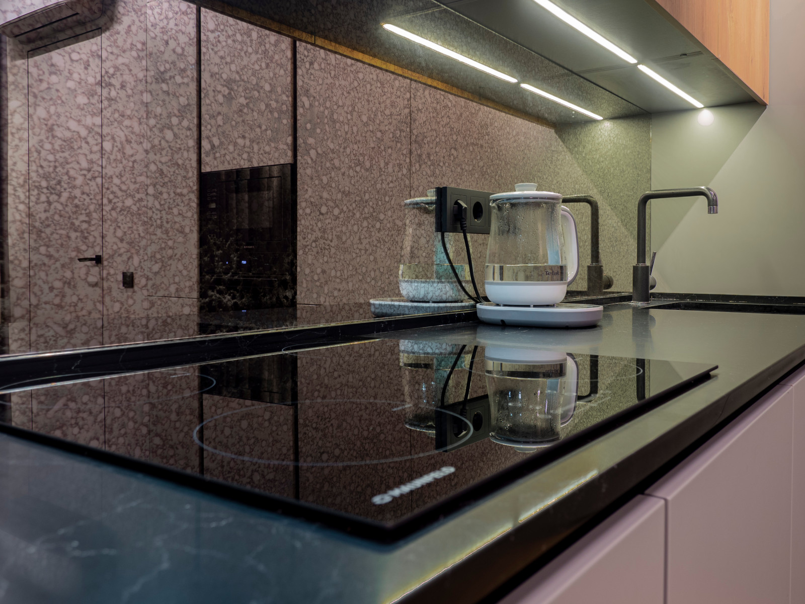 Стильная кухня в минималистичном стиле