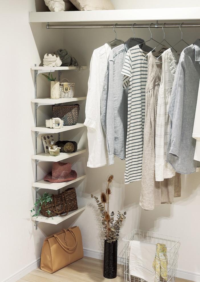 Inspiration for a scandinavian walk-in wardrobe in Other with open cabinets.