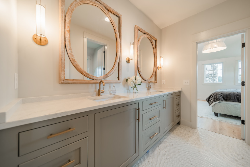 Transitional home design photo in Birmingham