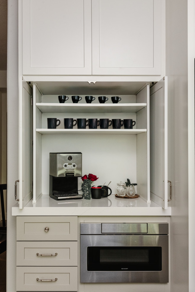 Example of a transitional home design design in Orange County