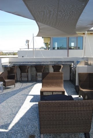 Design ideas for a contemporary deck in Orange County.