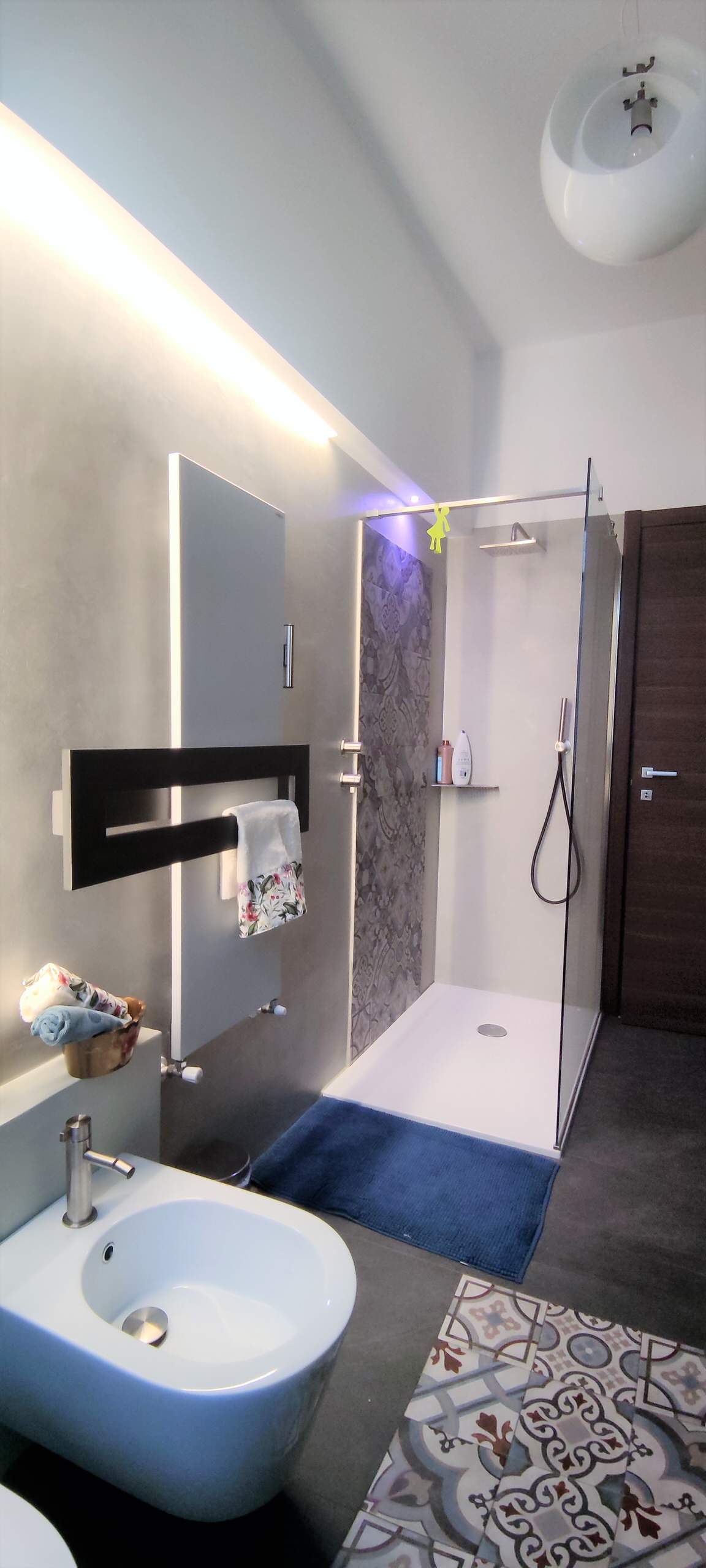 BAGNO IN RESINA  e piccoli ricordi !