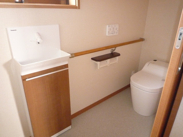 Ｓ様邸トイレリフォーム japanisch-gaestetoilette