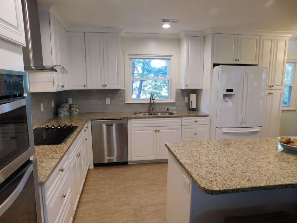 Mid-sized transitional kitchen photo