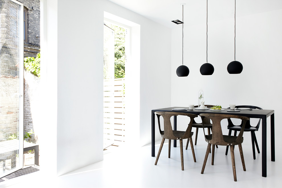 Scandinavian dining room in Esbjerg with white walls and white floor.