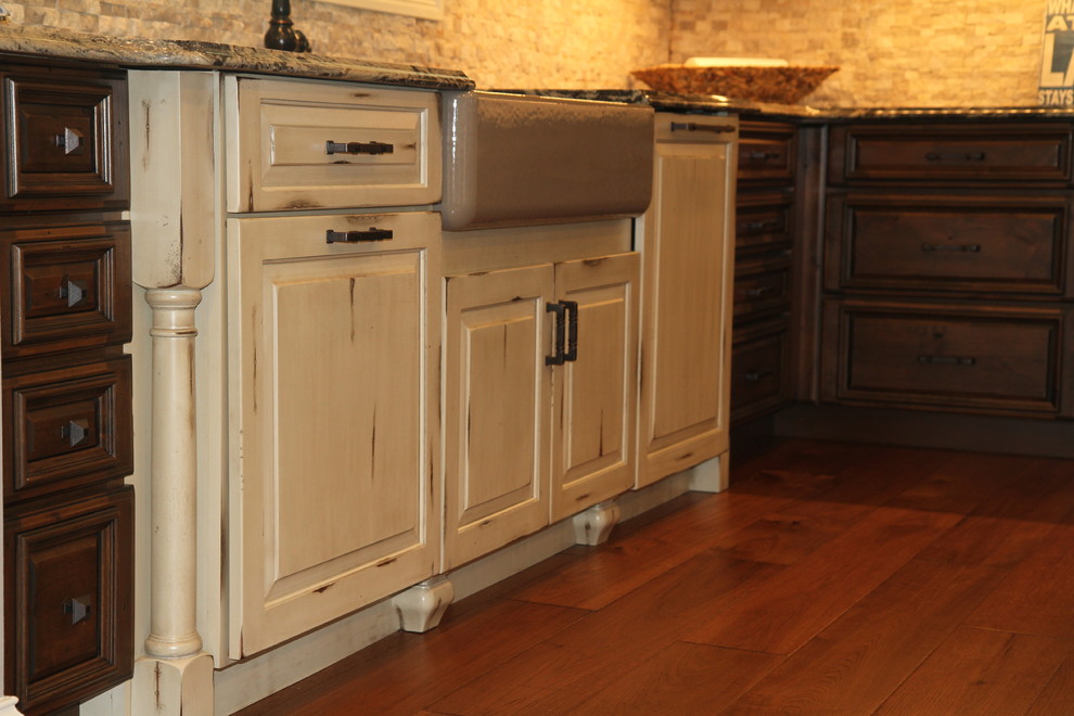 Example of a transitional kitchen design in Indianapolis