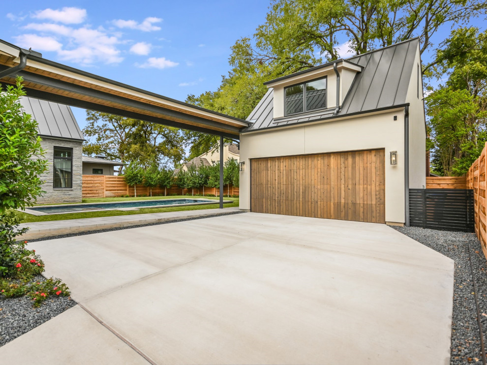 Transitional home design photo in Austin