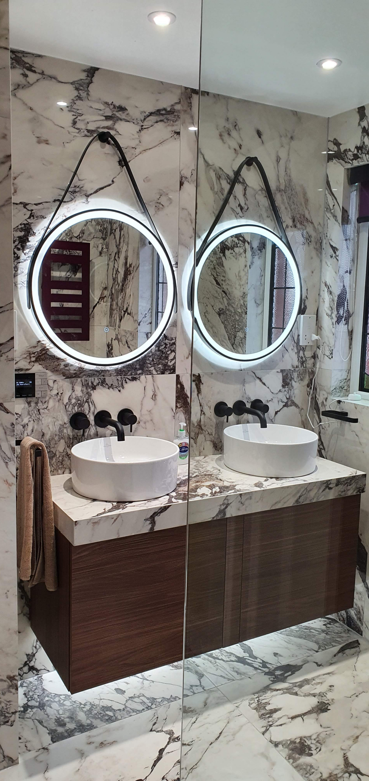 Bathroom with large format tiles