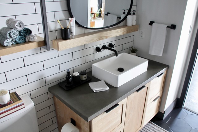 See How a Black and White Bathroom Goes From Bland to Bold