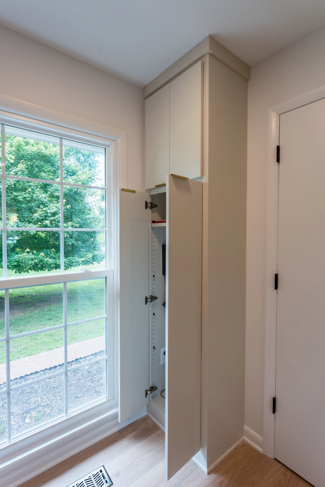 Modern Kitchen and Laundry Room