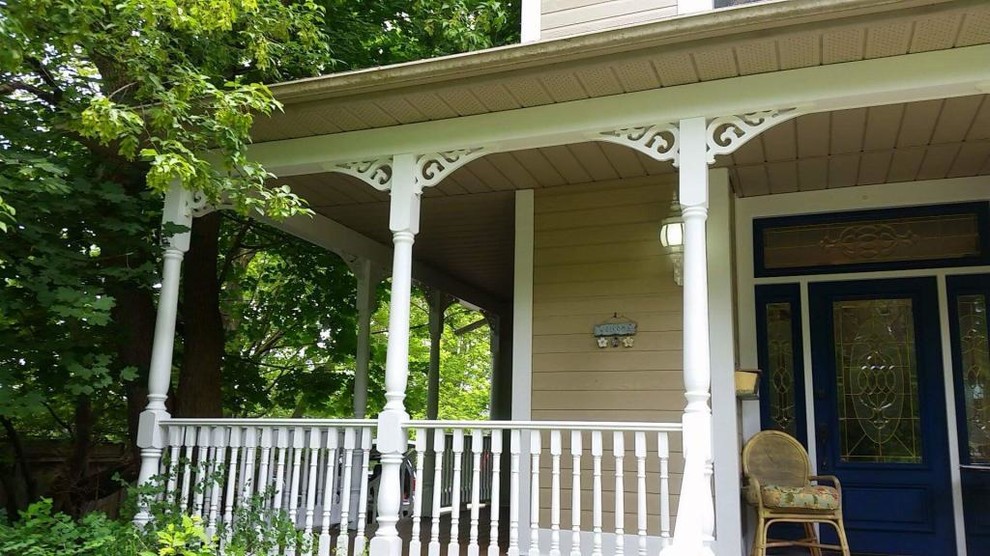 This is an example of a large traditional verandah in Toronto.