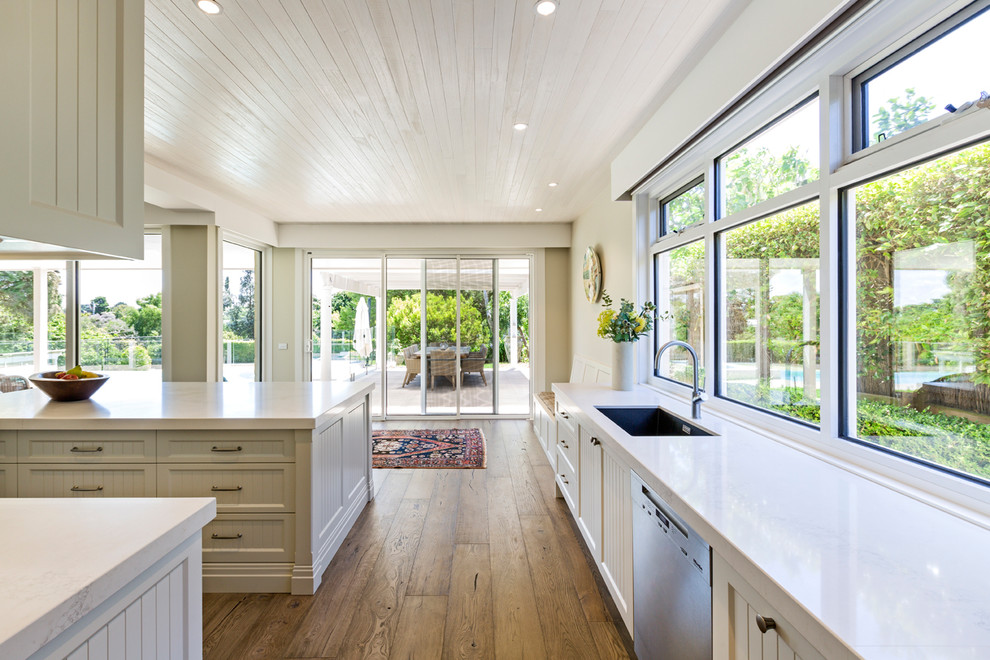 Design ideas for a large traditional kitchen in Melbourne.