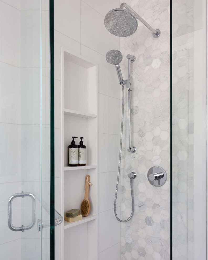 Example of a transitional home design design in Toronto
