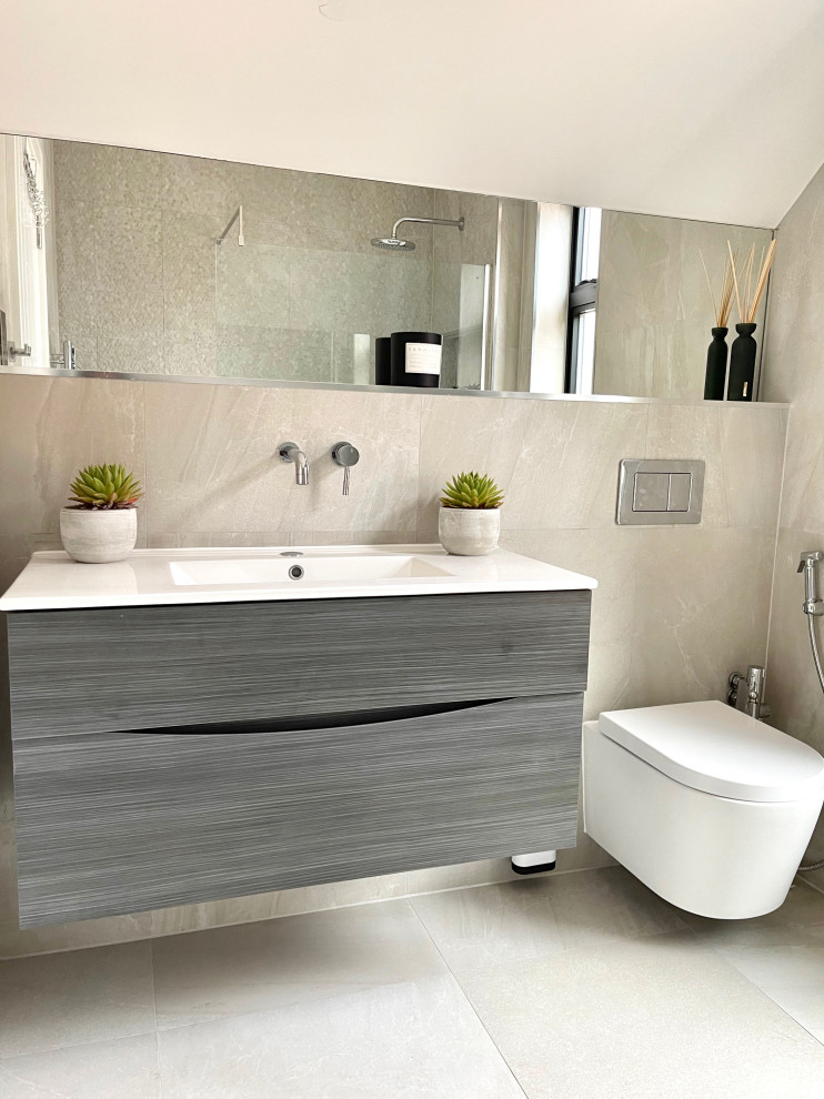 Inspiration for a medium sized contemporary ensuite bathroom in London with flat-panel cabinets, black cabinets, a walk-in shower, a wall mounted toilet, porcelain tiles, grey floors, an open shower, a wall niche, a single sink and a floating vanity unit.