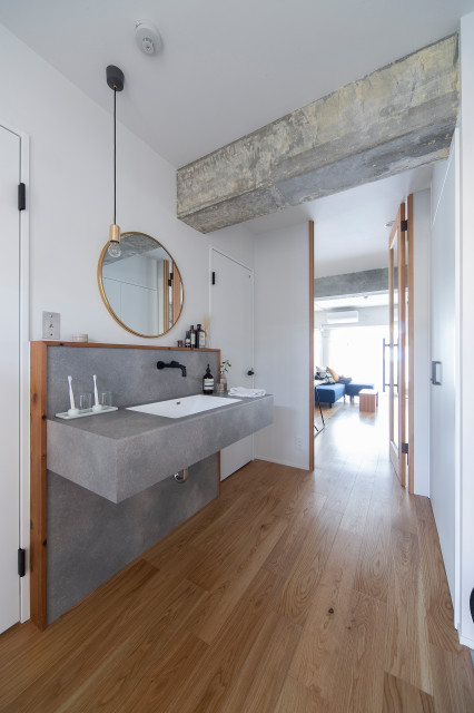 イサムノグチの優しい灯のある和モダン空間 moderno-bagno-di-servizio