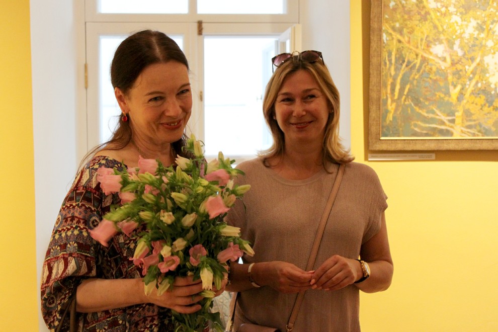 Выставка живописи "Подари мне сад ..."