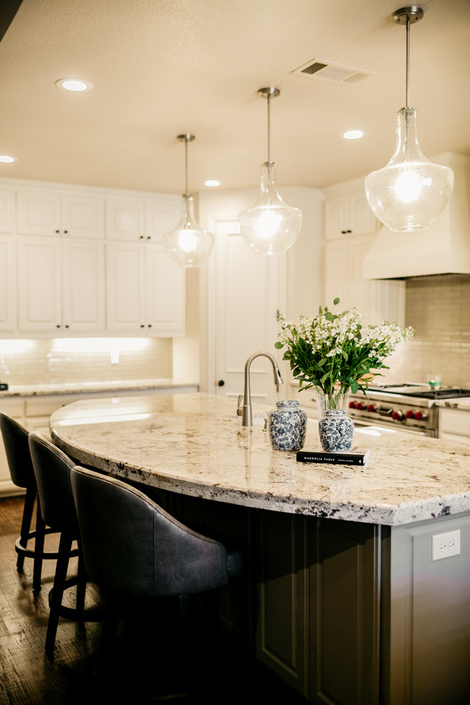 Example of a transitional kitchen design in Dallas
