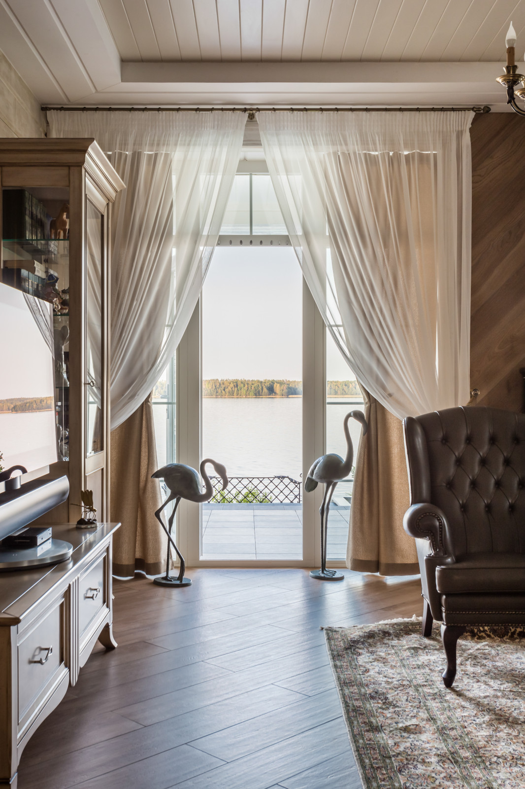 Интерьер загородного дома у моря