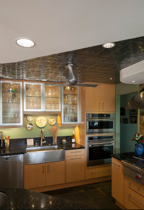 Transitional kitchen photo in Hawaii