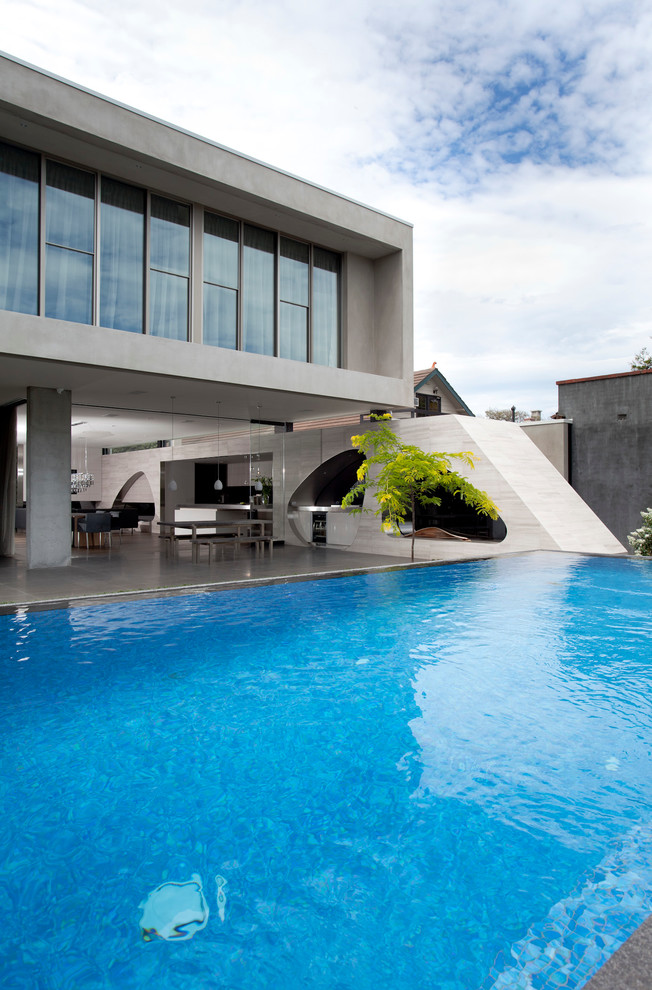 Photo of a contemporary kitchen in Melbourne with light wood cabinets, quartz benchtops, metallic splashback and glass sheet splashback.
