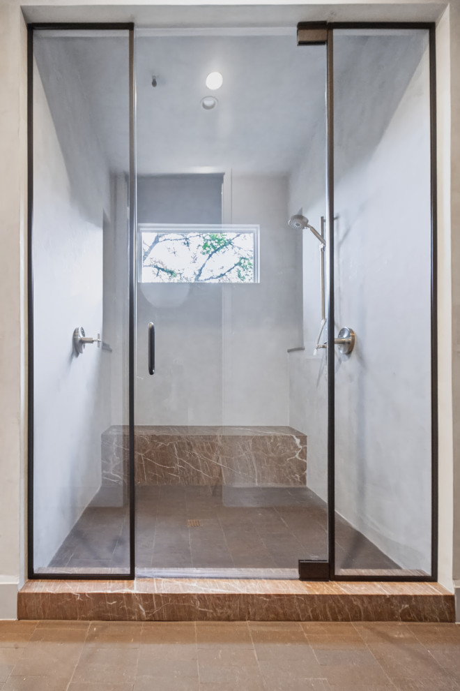 FRAMED SHOWERS